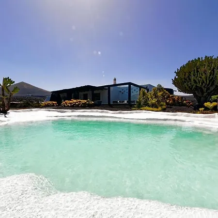 Luxe Ecovilla Listan Villa Uga