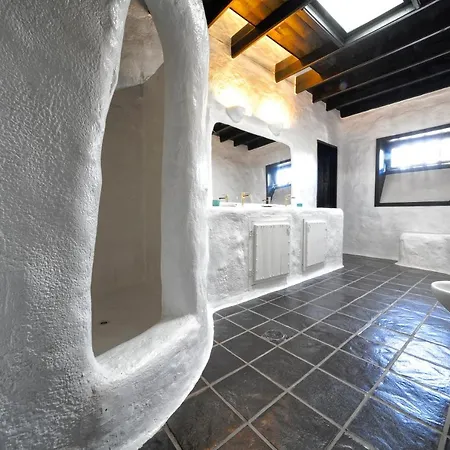 Luxe Ecovilla Listan Villa Uga